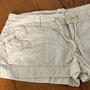 Y2K L.e.i. Ashley Trouble Tan Floral Embroidered Short Shorts 2.5” size 15